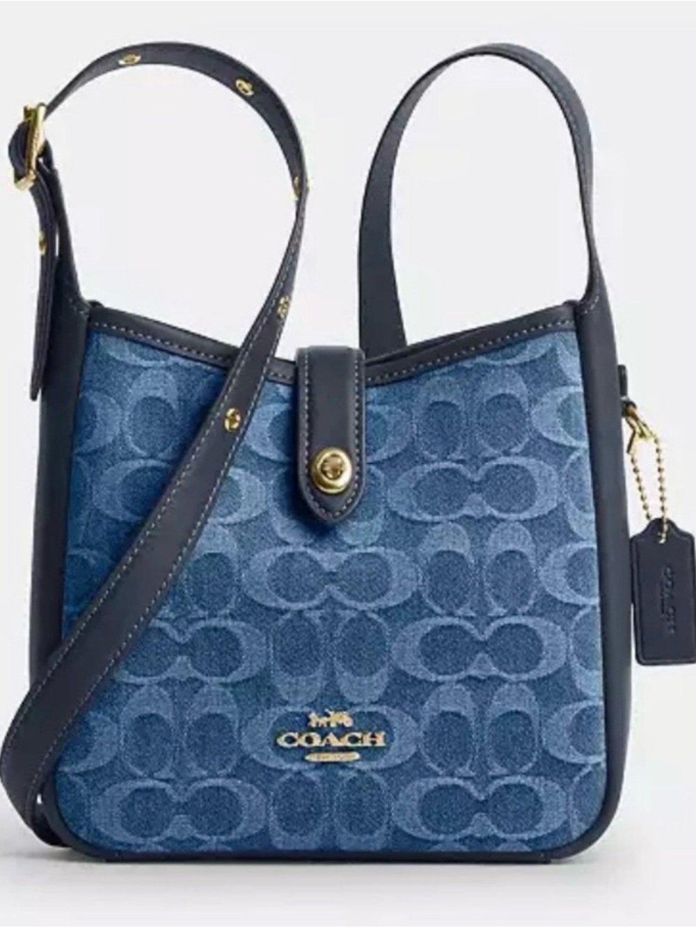 💙Cute Coach Denim Signature Canvas Shoulder Bag in Light Blue with Navy Trim NWT